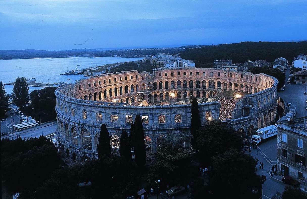 Apartment Mira Πούλα Εξωτερικό φωτογραφία